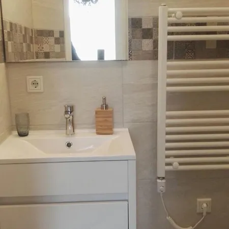 Mit 2 Baedern Und 2 Schlafzimmern *