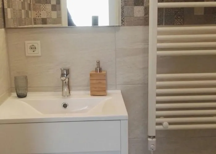 Mit 2 Baedern Und 2 Schlafzimmern *